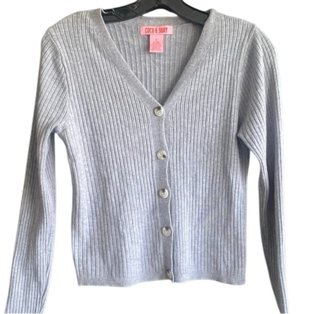 ⭐️CLEARANCE Coco & Shay Gray Ribbed Button Down Knit Cardigan Sweater. Medium.